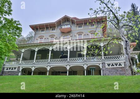 Jim Thorpe, Pennsylvania, United States of America – May 1, 2017. Asa Packer Mansion in Jim Thorpe, PA. Completed in 1861, it was the home of Asa Pack Stock Photo