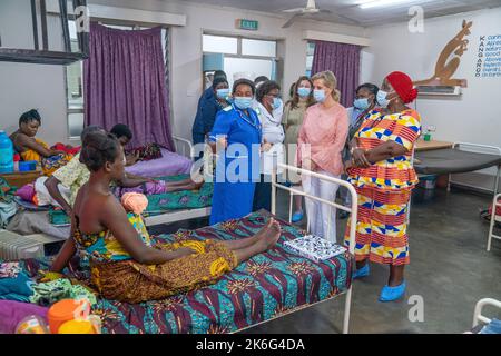 The Countess of Wessex meets staff, mothers and their babies on the Kangaroo Ward in the Maternity Department during a visit to Kamuzu Central Hospital in Lilongwe, Malawi. Picture date: Friday October 14, 2022. Stock Photo