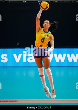 APELDOORN, NETHERLANDS - OCTOBER 13: Ana Carolina Da Silva of Brazil serves during the Semi Final match between Italy and Brazil on Day 19 of the FIVB Volleyball Womens World Championship 2022 at the Omnisport Apeldoorn on October 13, 2022 in Apeldoorn, Netherlands (Photo by Rene Nijhuis/Orange Pictures) Stock Photo