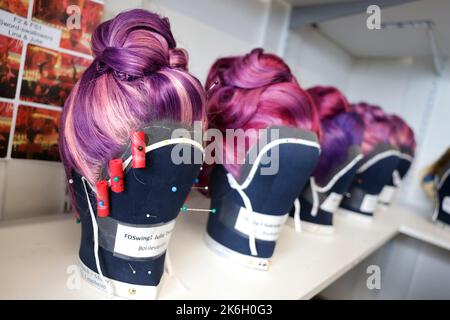 Cologne, Germany. 14th Oct, 2022. Perrücken for the musical 'Moulin Rouge' are backstage in the make-up. The play has its premiere on November 6. Credit: Thomas Banneyer/dpa/Alamy Live News Stock Photo