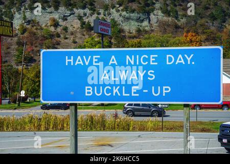 Matamoras, PA, USA – October 11, 2022: A Have a Nice Day – Always Buckle Up sign at the Pennsylvania Welcome Center in Matamoras. Stock Photo