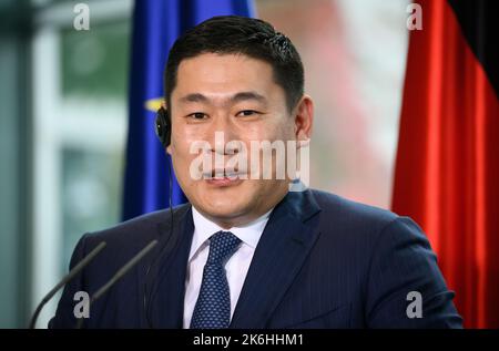 Berlin, Germany. 14th Oct, 2022. Luvsannamsrain Oyun-Erdene, Prime Minister of Mongolia, makes remarks at a press conference with Chancellor Scholz after their talks at the Chancellor's Office. Credit: Bernd von Jutrczenka/dpa/Alamy Live News Stock Photo
