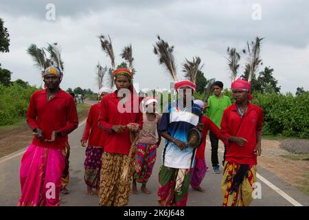 Ajodhya Hills Purulia, West Bengal 4th October 2022- Tribal people performing folk dance in a forested area. Stock Photo