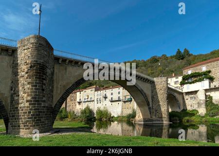 Lavoute Chilhac labelled Les Plus Beaux Villages de France, Arch bridge on river Allier. Haute-Loire department, Auvergne, France Stock Photo