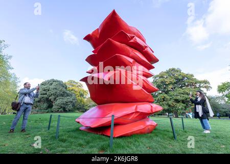 Frieze London opens to the public today at Regents Street.   Pictured: Shaikha Al Mazrou’s Red Stack, 2022 comprising steel armature with painted fibr Stock Photo