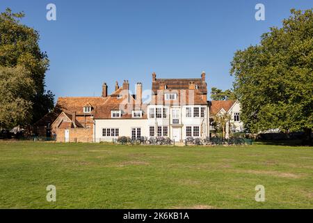 Salisbury Wiltshire, uk, 10, October, 2022 Bell Tower Tea Rooms, overlooking the north lawn of the cathedral Stock Photo