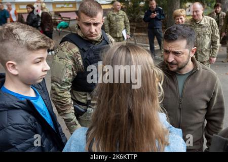 Kyiv, Ukraine. 14th Oct, 2022. Ukrainian President Volodymyr Zelenskyy, right, speaks with citizens during a visit to a military hospital in honor of the Day of Defenders of Ukraine, October 14, 2022 in Kyiv, Ukraine. Credit: Ukrainian Presidential Press Office/Ukraine Presidency/Alamy Live News Stock Photo