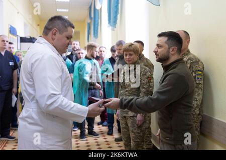 Kyiv, Ukraine. 14th Oct, 2022. Ukrainian President Volodymyr Zelenskyy, presents state awards to medical staff in honor of the Day of Defenders of Ukraine at a military hospital, October 14, 2022 in Kyiv, Ukraine. Credit: Ukrainian Presidential Press Office/Ukraine Presidency/Alamy Live News Stock Photo