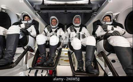 Jacksonville, USA. 14th Oct, 2022. NASA astronauts left to right, Jessica Watkins, Robert Hines, Kjell Lindgren, and ESA astronaut Samantha Cristoforetti, inside the SpaceX Crew Dragon Freedom spacecraft moments after splashdown and retrieved by the SpaceX recovery ship Megan in the Atlantic Ocean, October 14, 2022 off the coast of Jacksonville, Florida. Credit: Bill Ingalls/NASA/Alamy Live News Stock Photo