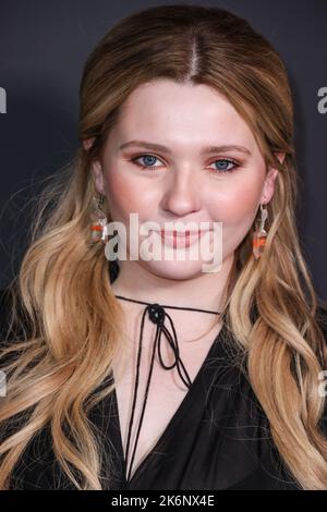 HOLLYWOOD, LOS ANGELES, CALIFORNIA, USA - OCTOBER 14: American actress and singer Abigail Breslin arrives at the 22nd Annual Screamfest Horror Film Festival - World Premiere Of The Avenue Entertainment's 'Slayers' held at TCL Chinese 6 Theatres on October 14, 2022 in Hollywood, Los Angeles, California, United States. (Photo by Xavier Collin/Image Press Agency) Stock Photo