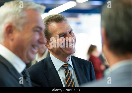 Villingen Schwenningen, Germany. 15th Oct, 2022. Günther Oettinger (M), former Minister President of Baden-Württemberg at the state party conference of the Baden-Württemberg CDU at the exhibition center. Credit: Silas Stein/dpa/Alamy Live News Stock Photo