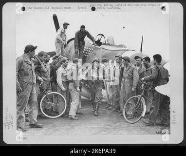 Lt. Colonel Francis S. Gabreski, Just Returning From Another Flight Over Enemy Territory In His Republic P-47 'Thunderbolt', Is Greeted By Swarms Of Faithful Ground Crewmen Who Are Eager To Learn The Details Of His Latest Exploit. On The Wing, Left To Ri Stock Photo