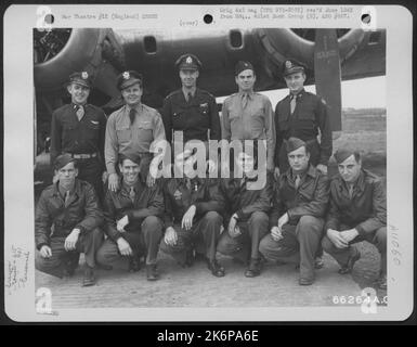 Lt. Parr And Crew (Crew 15) Of The 615Th Bomb Squadron, 401St Bomb Group., At An 8Th Air Force Base In England, 31 August 1944. Stock Photo