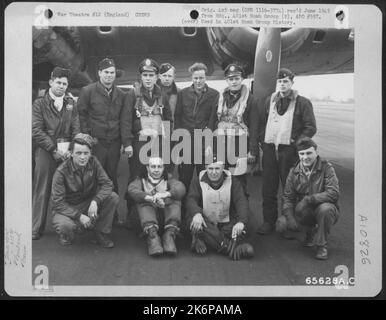 Colonel Harold W. Bowman And Lead Crew On Mission Over Ludwigshafen, Germany On 18 October 1944. (Crew 2 Of The 615Th Bomb Squadron, 401St Bomb Group) England. Stock Photo