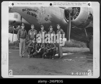 Lt. W.K. Snipe And Crew Of The 322Nd Bomb Squadron, 91St Bomb Group, 8Th Air Force, Beside The Boeing B-17 'Flying Fortress' 'Incendiary Blonde'. England. Stock Photo