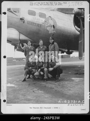 Capt. Tufty And Crew Of The 322Nd Bomb Squadron, 91St Bomb Group, 8Th Air Force, Beside The Boeing B-17 'Flying Fortress' 'Lorraine'. England. Stock Photo