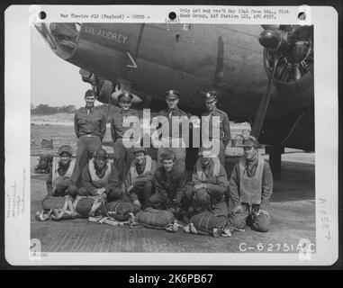 Lt. Schaper And Crew Of The 322Nd Bomb Squadron, 91St Bomb Group, 8Th Air Force, Beside The Boeing B-17 'Flying Fortress' 'Li'L Audrey'. England. Stock Photo