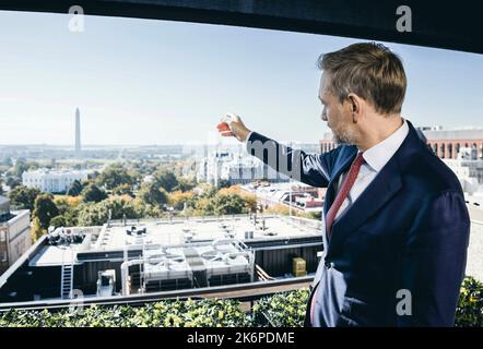 Washington, Vereinigte Staaten. 14th Oct, 2022. Federal Finance Minister Christian Lindner (FDP) during a TV interview on the sidelines of the IMF autumn conference. Washington, 10/14/2022. Credit: dpa/Alamy Live News Stock Photo