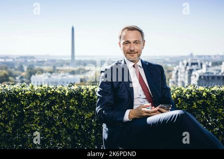 Washington, Vereinigte Staaten. 14th Oct, 2022. Federal Finance Minister Christian Lindner (FDP) during a TV interview on the sidelines of the IMF autumn conference. Washington, 10/14/2022. Credit: dpa/Alamy Live News Stock Photo