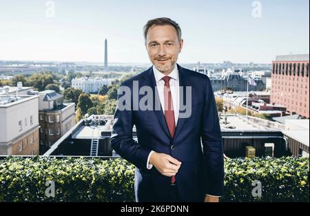 Washington, Vereinigte Staaten. 14th Oct, 2022. Federal Finance Minister Christian Lindner (FDP) during a TV interview on the sidelines of the IMF autumn conference. Washington, 10/14/2022. Credit: dpa/Alamy Live News Stock Photo