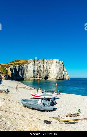 Beach walk on the beautiful alabaster coast near Étretat - Normandy - France Stock Photo