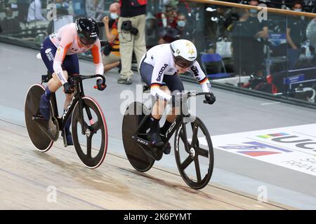 Saint Quentin En Yvelines, France. 14th Oct, 2022. Saint-Quentin-en-Yvelines, France, 14. October 2022; Emma HINZE of Germany vs van RIESSEN Laurine of the Netherlands for Bronze race during the Womens Sprint during the Day 3 of 112th World Championships on October 14, 2022 in Saint-Quentin-en-Yvelines, France. Credit: SPP Sport Press Photo. /Alamy Live News Stock Photo