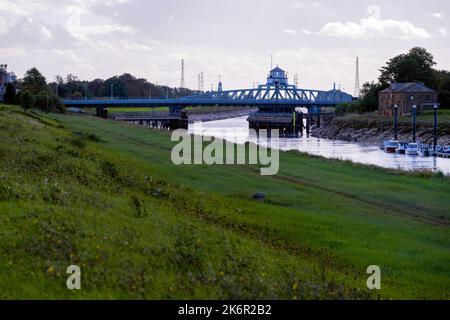 Cross Keys bridge, a swing bridge over the river Nene in Sutton Bridge, Lincolnshire, East Midlands, England Stock Photo