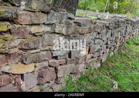 Dun Ardtrek broch Panning shot across large boulder, stone build wall alongside Lovran, Croatia waterfront promenad Stock Photo