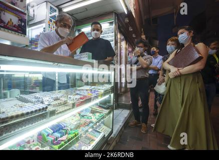 Cheung Shun-king, Mahjong tile artisan and owner of Biu Kee Mah-Jong, serves customers at Biu Kee Mah-Jong in Jordan. The old mahjong tile shop is forced to close at the end of October as it is evicted by the Buildings Department.  06OCT22 SCMP/ Edmond So Stock Photo