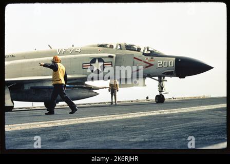 Phantom Photographer AIRCRAFT SHOOTING 撮 Photographer Ben Smith captured this crazy shots of an F-4