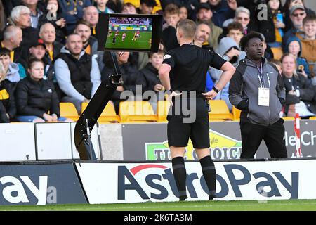 Referee, Thomas Bramall checks VAR for possible Wolves penalty during the Premier League match between Wolverhampton Wanderers and Nottingham Forest at Molineux, Wolverhampton on Saturday 15th October 2022. (Credit: Jon Hobley | MI News) Credit: MI News & Sport /Alamy Live News Stock Photo