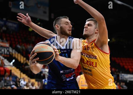 Oostende's Haris Bratanovic and Aalst's Nikola Popovic fight for the ...