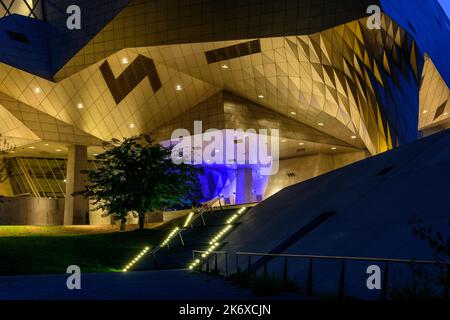 Lyon, Musee de Confluence, Coop Himmelb(l)au // Lyon, Musee de Confluence, Coop Himmelb(l)au Stock Photo