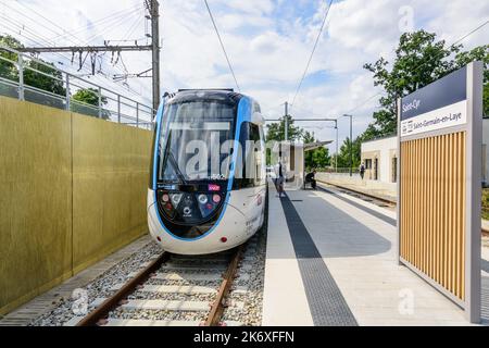 Paris, moderne Straßenbahn T13,  St-Cyr // Paris, Modern Tramway T13, St-Cyr Stock Photo
