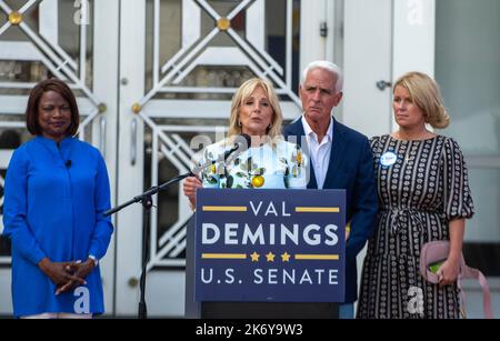 Orlando, Florida, USA. 15th Oct, 2022. October 15, 2022, Orlando, FL: First lady Dr. Jill Biden speaks at City Hall in Orlando during a campaign event for Democratic US Senate candidate Rep. Val Demings, left, and Democratic gubernatorial candidate Charlie Crist, right. (Credit Image: © Dominic Gwinn/ZUMA Press Wire) Stock Photo