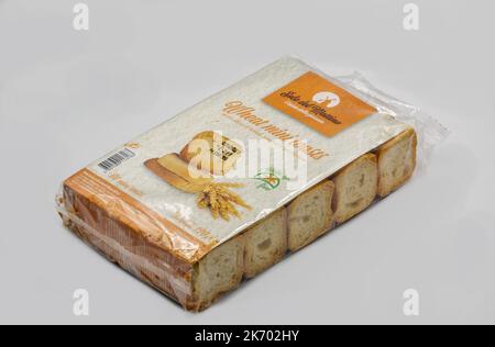 Kyiv, Ukraine - Septermber 24, 2022: Studio shoot of wheat mini toasts Sole del Mattino package closeup on white. Square white bread croutons for snac Stock Photo