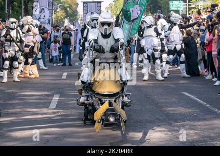 Mexico City, Mexico October 15, 2022, Members of the galactic empire belonging to the 501st Legion Mexican Garrison, toured Paseo de la Reforma avenue, where about 30 thousand Star Wars fans gathered. (Photo: Francisco Morales/DAMMPHOTO) Credit: NortePhoto.com/Alamy Live News Stock Photo