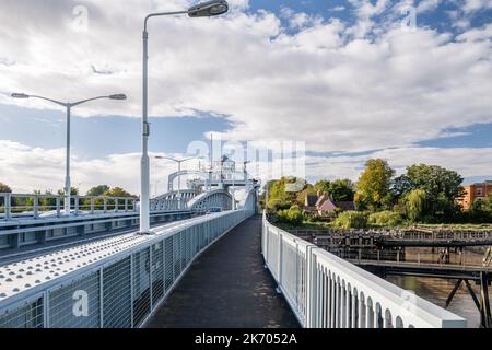 Cross Keys bridge, a swing bridge over the river Nene in Sutton Bridge, Lincolnshire, East Midlands, England Stock Photo