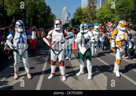 Mexico City, Mexico October 15, 2022, Members of the galactic empire belonging to the 501st Legion Mexican Garrison, toured Paseo de la Reforma avenue, where about 30 thousand Star Wars fans gathered. (Photo: Francisco Morales/DAMMPHOTO) Credit: NortePhoto.com/Alamy Live News Stock Photo