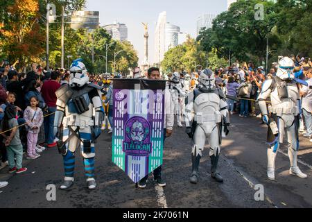 Mexico City, Mexico October 15, 2022, Members of the galactic empire belonging to the 501st Legion Mexican Garrison, toured Paseo de la Reforma avenue, where about 30 thousand Star Wars fans gathered. (Photo: Francisco Morales/DAMMPHOTO) Credit: NortePhoto.com/Alamy Live News Stock Photo