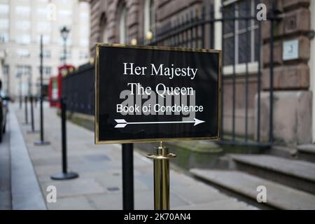 Sign depicting book of condolence for HRH Queen Elizabeths death at Liverpool Town Hall Stock Photo