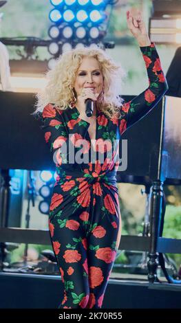 NEW YORK, NY, USA - SEPTEMBER 16, 2022: Little Big Town Perform on NBC's 'Today' Show Concert Series at Rockefeller Plaza. Stock Photo