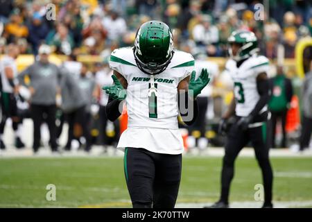 East Rutherford, New Jersey, USA. 25th Sep, 2022. New York Jets cornerback Sauce  Gardner (1) breaks up a pass intended for Cincinnati Bengals wide receiver  Ja'Marr Chase (1) during a NFL game