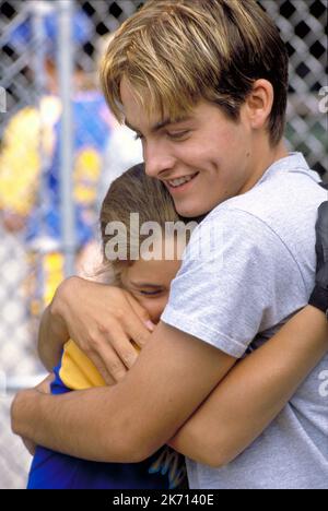 CAITLIN WACHS, KEVIN ZEGERS, AIR BUD: SEVENTH INNING FETCH, 2002 Stock Photo