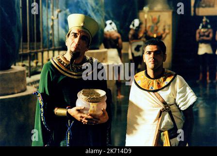 GERARD DARMON, JAMEL DEBBOUZE, ASTERIX and OBELIX: MISSION CLEOPATRA, 2002 Stock Photo