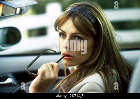 elizabeth hurley smoking cigarettes ELIZABETH HURLEY, BAD BOY, 2002 Stock Photo