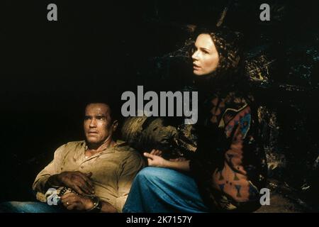 SCHWARZENEGGER,NERI, COLLATERAL DAMAGE, 2002 Stock Photo