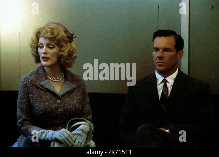 MOORE,QUAID, FAR FROM HEAVEN, 2002 Stock Photo