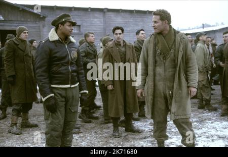 TERRENCE HOWARD, COLIN FARRELL, COLE HAUSER, HART'S WAR, 2002 Stock Photo