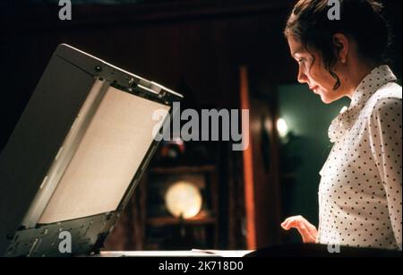 MAGGIE GYLLENHAAL, SECRETARY, 2002 Stock Photo - Alamy